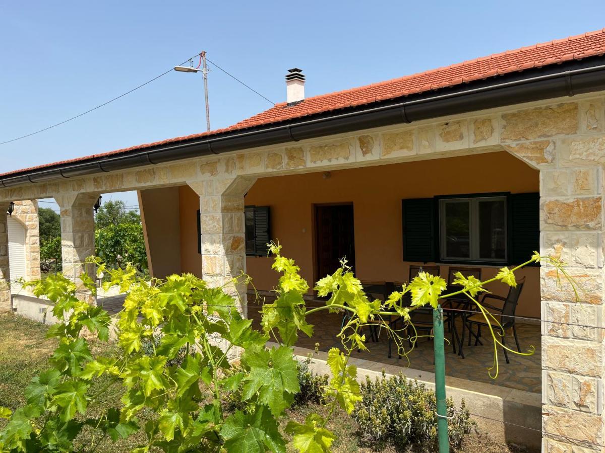 Runaway Cottage Unesic Ngoại thất bức ảnh